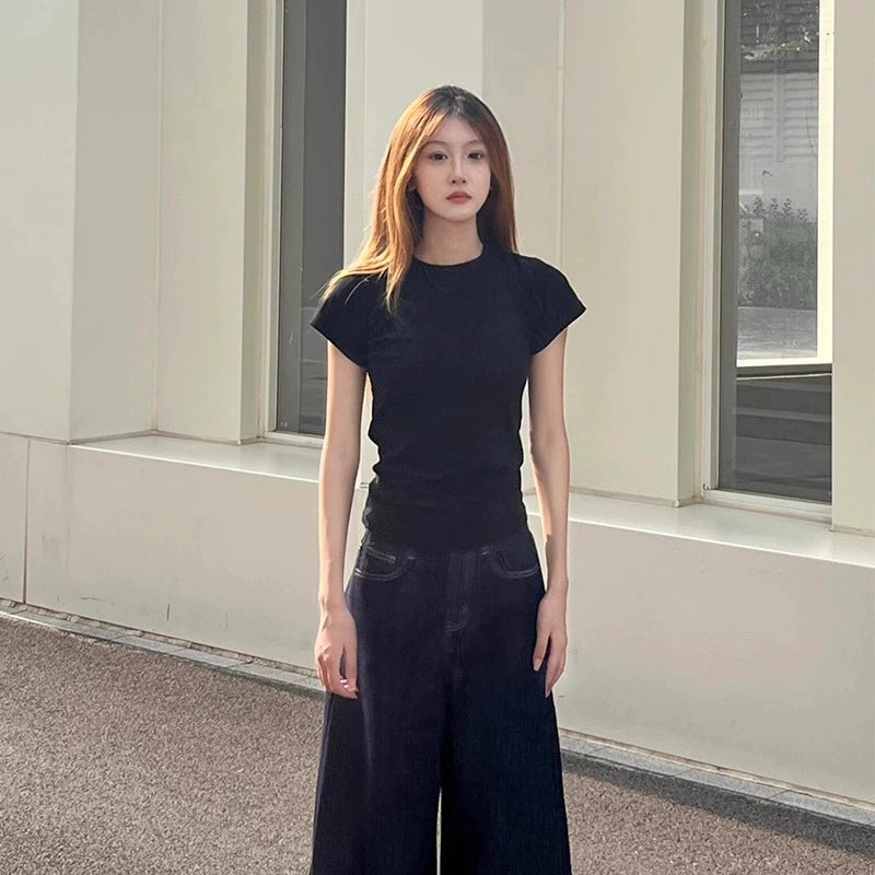Pinch-Waist Straight Shoulder T-Shirt
